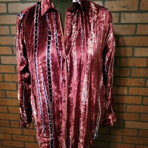 Tru Luxe Tie Dye Velvet Snap Front Shirt.  Size Medium.  Maroon, Navy and White.